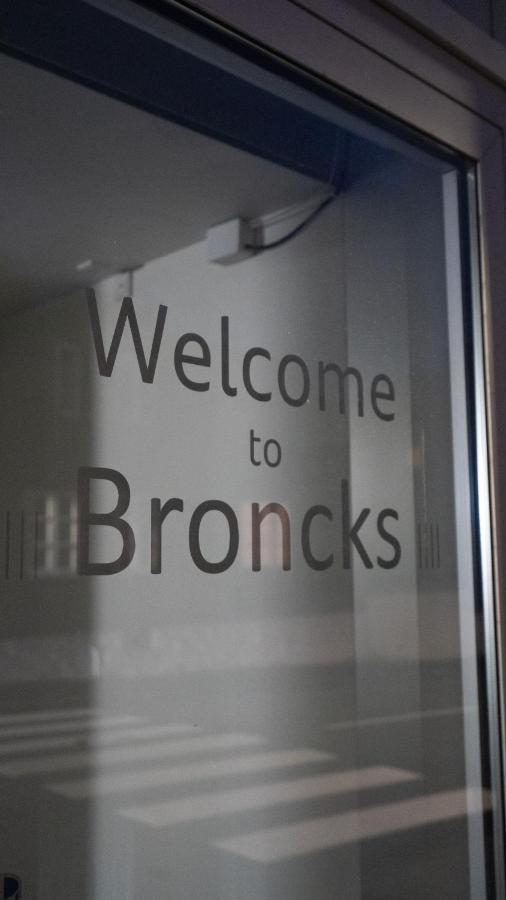 Broncks Apartment 2 - Modern 2-Bedroom In The Heart Of Торсхавн Экстерьер фото